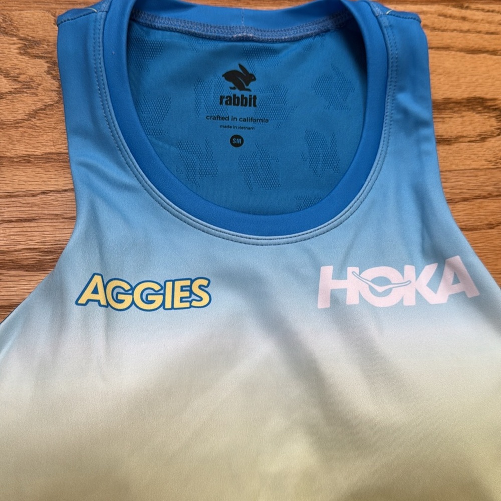 Rabbit hoka crop top - Picture 3 of 5